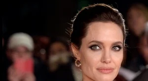 Анджелина Джоли уволни бавачката си заради ревност