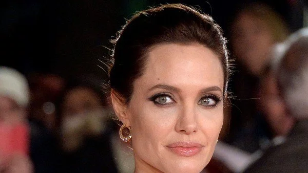 Анджелина Джоли има млада двойничка