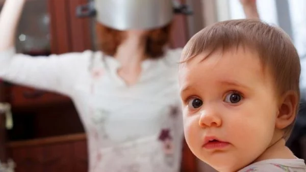 Гневно писмо до мъжете, чиито жени са по цял ден у дома с детето