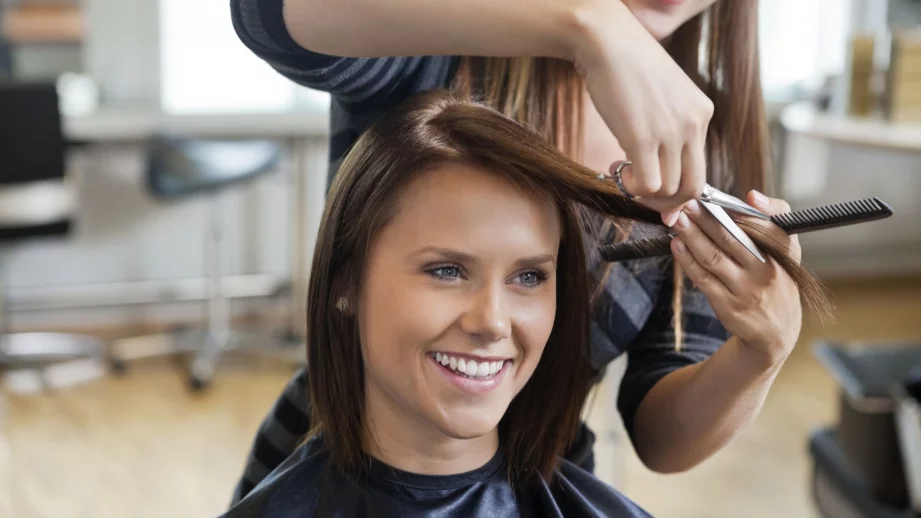 Данъчните взеха на мушка фризьори и козметици 