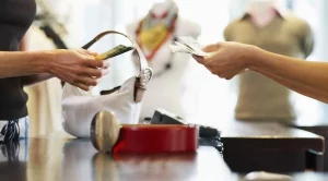 Спад при продажбите на дребно във Великобритания