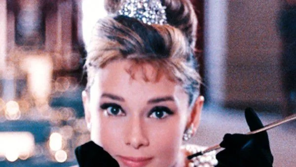 Прическа като на Одри Хепбърн от "Закуска в Тифани“ 