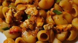  Пикантна паста с пилешко