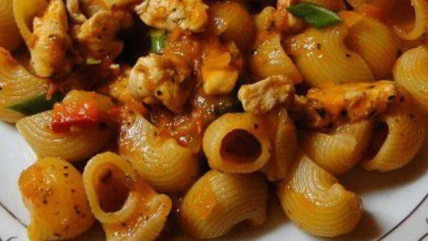  Пикантна паста с пилешко