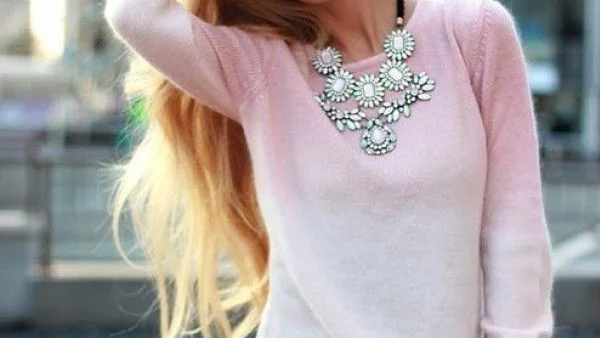 Колие според пуловера