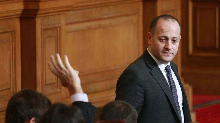 Кънев поиска оставката на финансовия министър