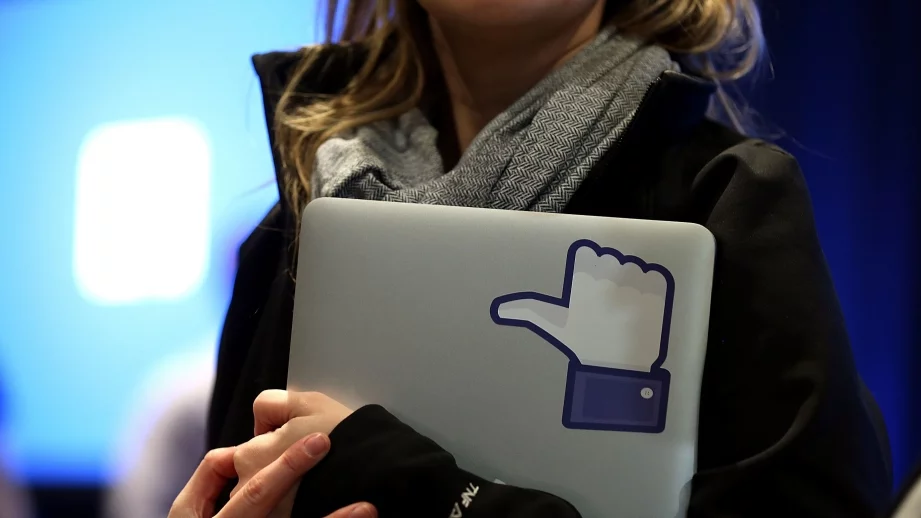 Facebook смени бутона Maybe с Interested 