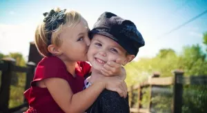 Деца споделят какво за тях е любовта   