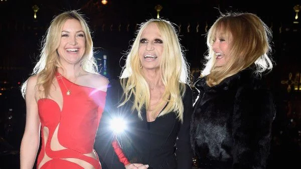 Кейт Хъдсън подчерта тялото си с ефектна рокля