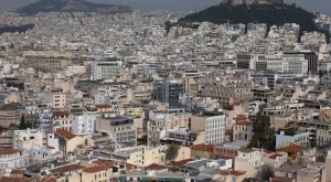 Икономическият спад в Гърция ще достигне 4-5%