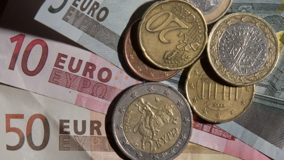 Еврото с ръст спрямо долара