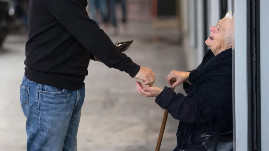 Над половината българи живеят под прага на бедността 