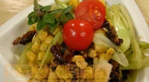 Салата от праз и царевица