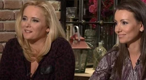 Лора Крумова и Галя Щърбева водят предаване в мол