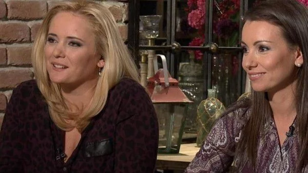 Лора Крумова и Галя Щърбева водят предаване в мол