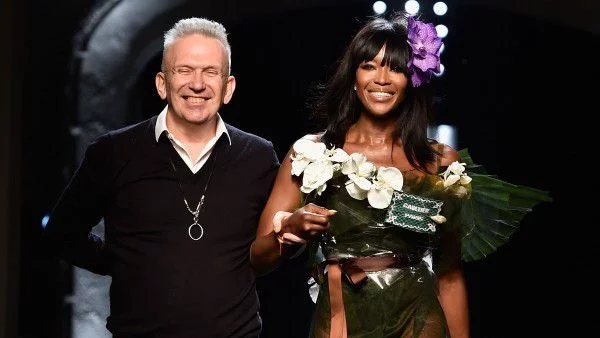 Наоми Кембъл и по-възрастни манекенки на ревюто на Готие