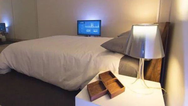 Умен матрак гаси светлините и прави кафе