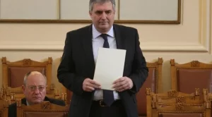 Калфин: Кабинетът разбира, че трябва да има коледни надбавки 