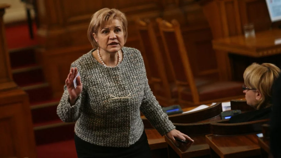 Управляващи и опозиция на нож заради новия заем 