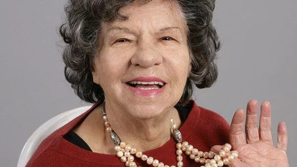 Голямата Стоянка Мутафова става на 93