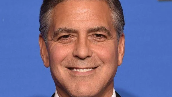 Защо да излизаш с мъж с посивели коси?