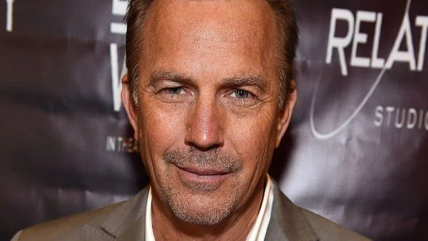 Щерката на Кевин Костнър луда по "Замръзналото кралство"