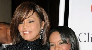 Изключват системите на дъщерята на Уитни Хюстън