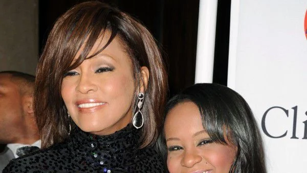 Изключват системите на дъщерята на Уитни Хюстън