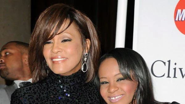 Дъщерята на Уитни Хюстън ще бъде погребана до нея 
