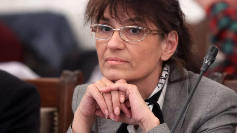 Петкова: Само хората трябва да могат да се разпореждат с парите от индивидуалните партиди