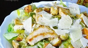 Салата Цезар с пиле