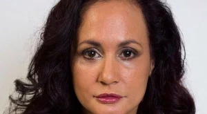 Жена не се е усмихвала 40 години, за да няма бръчки