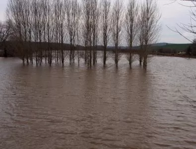 Голяма част от пазарджишкото село Виноградец е под вода