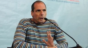 Варуфакис няма да напуска, съобщиха гръцките власти 