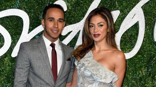 Никол Шерцингер би шута на Люис Хамилтън