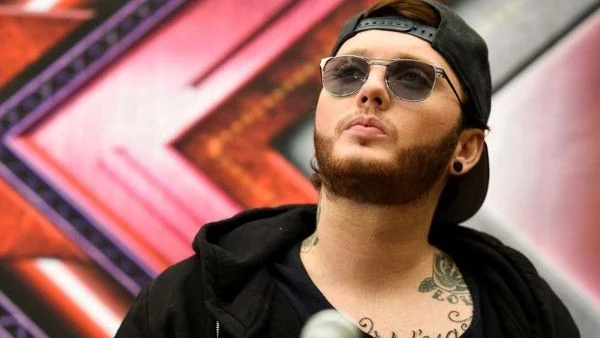 Джеймс Артър и Джо Лин Търнър на финала на X Factor