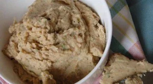 Пастет от боб с лук