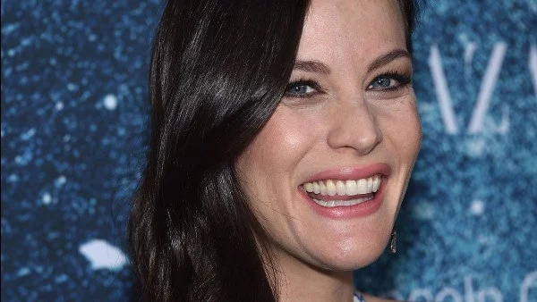 Лив Тайлър показа наедрялото си коремче