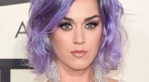 Кейти Пери има проблеми с колената 