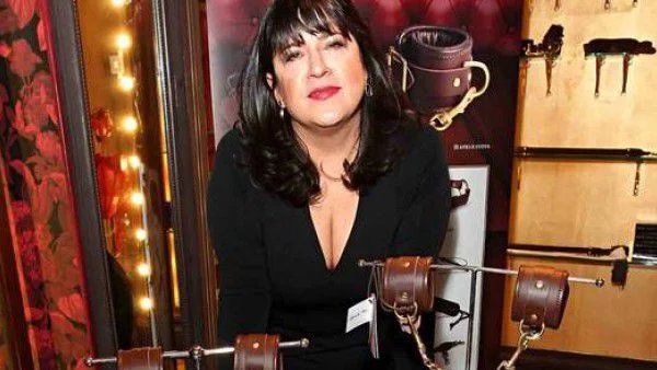 Авторката на "50 нюанса сиво" пусна секс играчки