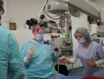 Д-р Димитър Тасков оперира първите пациенти с новия 3D лазер в Пловдив