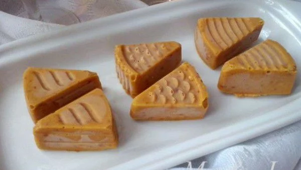 Сурови бонбони от кашу 