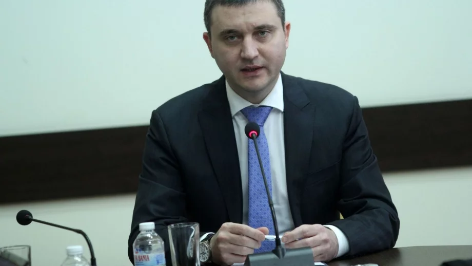 Горанов: 320 млн. лв. повече приходи от осигуровки заради криминализиране на невнасянето им