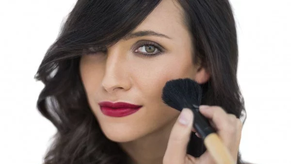 Как да нанасяме руж според формата на лицето