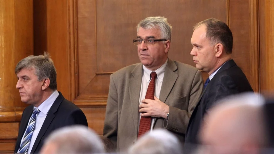 Левицата иска временна комисия да проучва дълга 