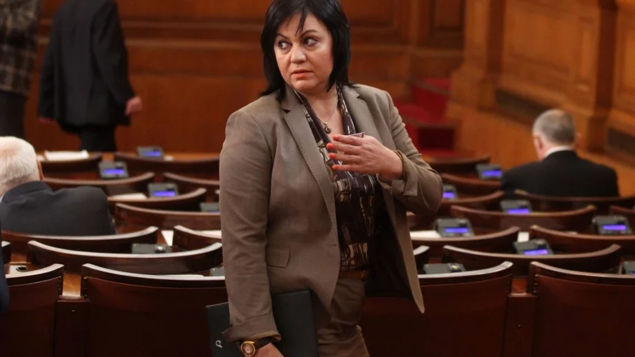 Нинова: Вместо да се взима заем, да се използват парите от резерва