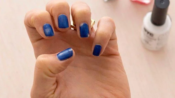 3 бързи начина как да скриеш олющения си маникюр