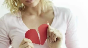 Защо страдаме с години след раздяла