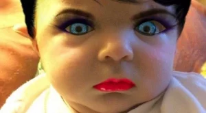 Бебе с тежък грим?!