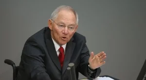 Шойбле: Гърция няма да получи нито евро, преди да изпълни обещанията си